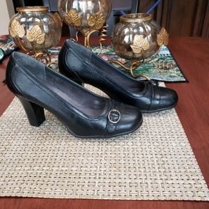 Aerosoles black pumps, heels